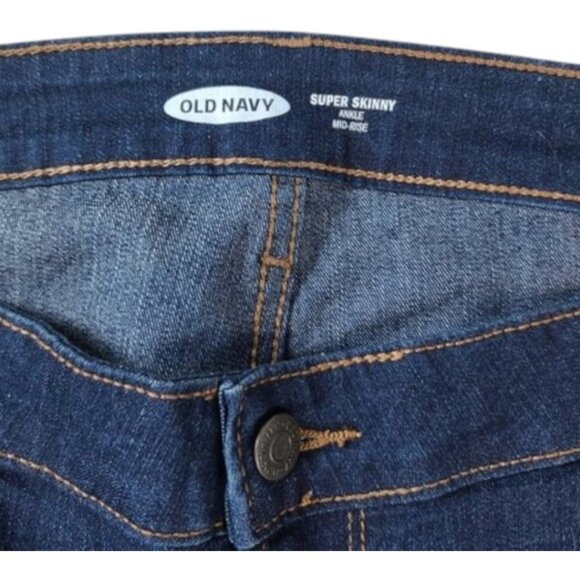 Old Navy Woman's Plus Size 16 Relaxed Jeans - Picture 5 of 8